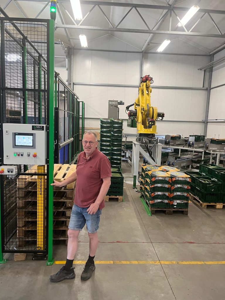 Palletisserrobot bij Groentekwekerij 't Bleekerven BV met eigenaar Peter Aarts.